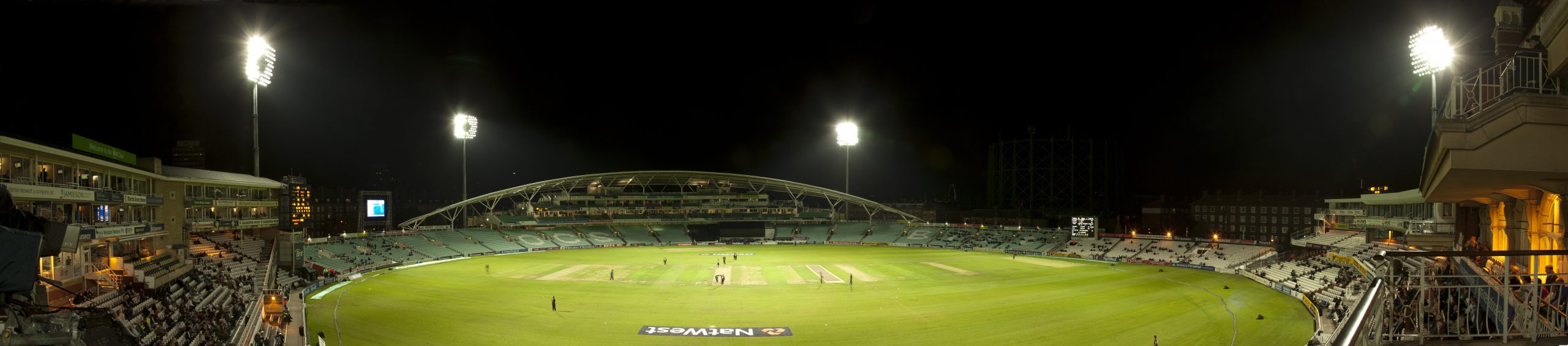 Oval_Floodlit_04