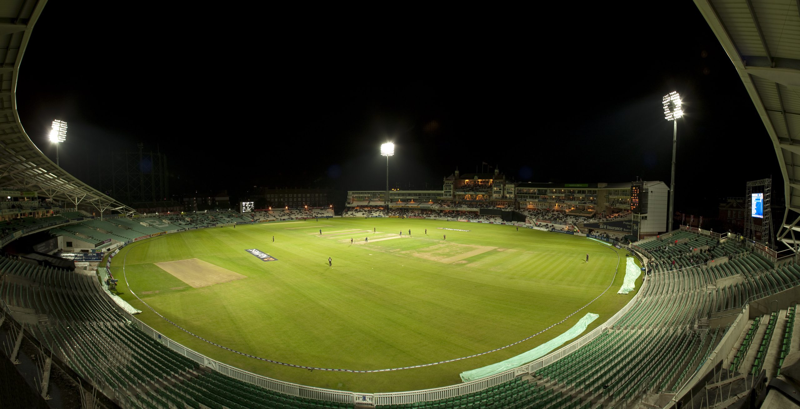 Oval_Floodlit_02